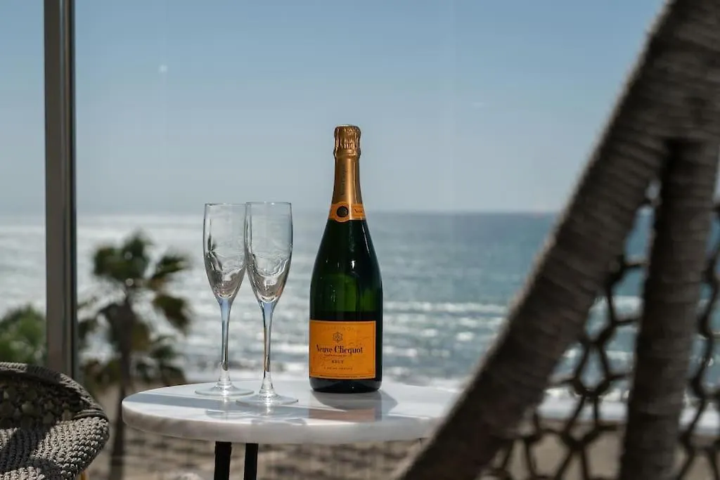 Lujoso Apartamento Primera Linea Playa Y Centrico Estepona 0*,