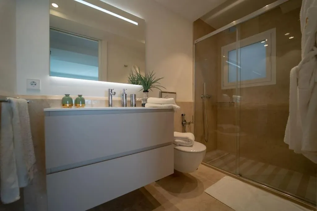 Lujoso Apartamento Primera Linea Playa Y Centrico Estepona Spagna