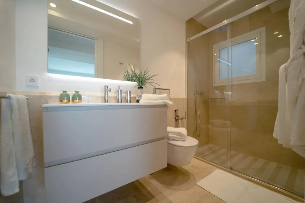 Lujoso Apartamento Primera Linea Playa Y Centrico Estepona 0*,  Spagna